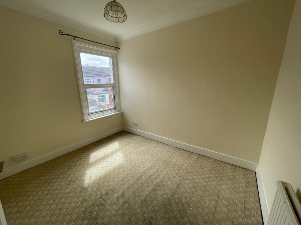Lot: 43 - THREE-BEDROOM SEMI-DETACHED HOUSE FOR IMPROVEMENT - Bedroom 2 with window to rear